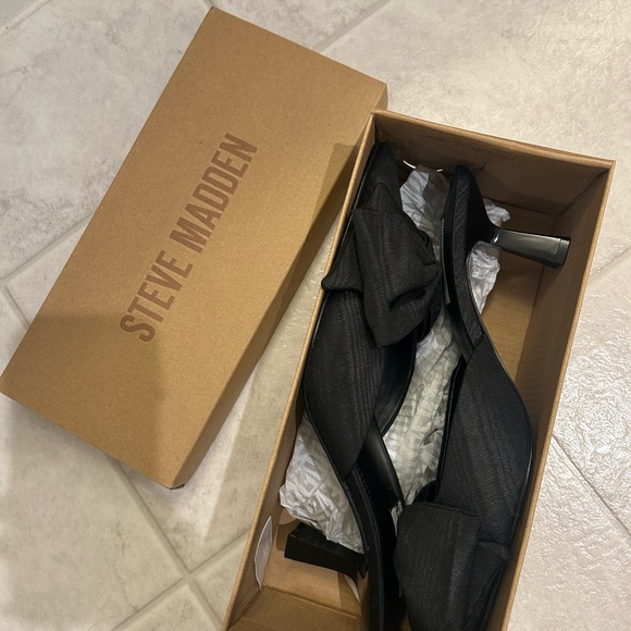 Steve Madden Black Bow Mules - Picture 2 of 6